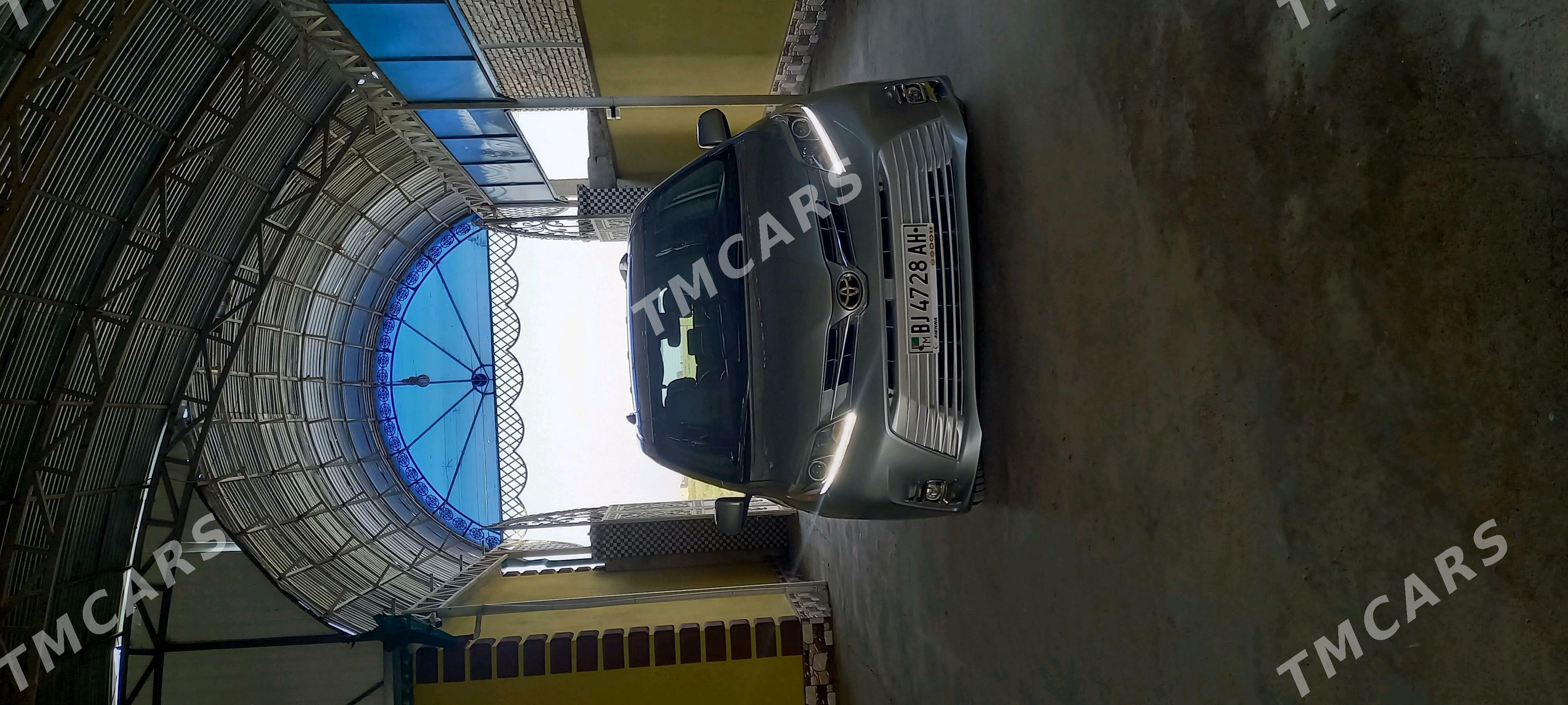 Toyota Sienna 2018 - 440 000 TMT - Kaka - img 2