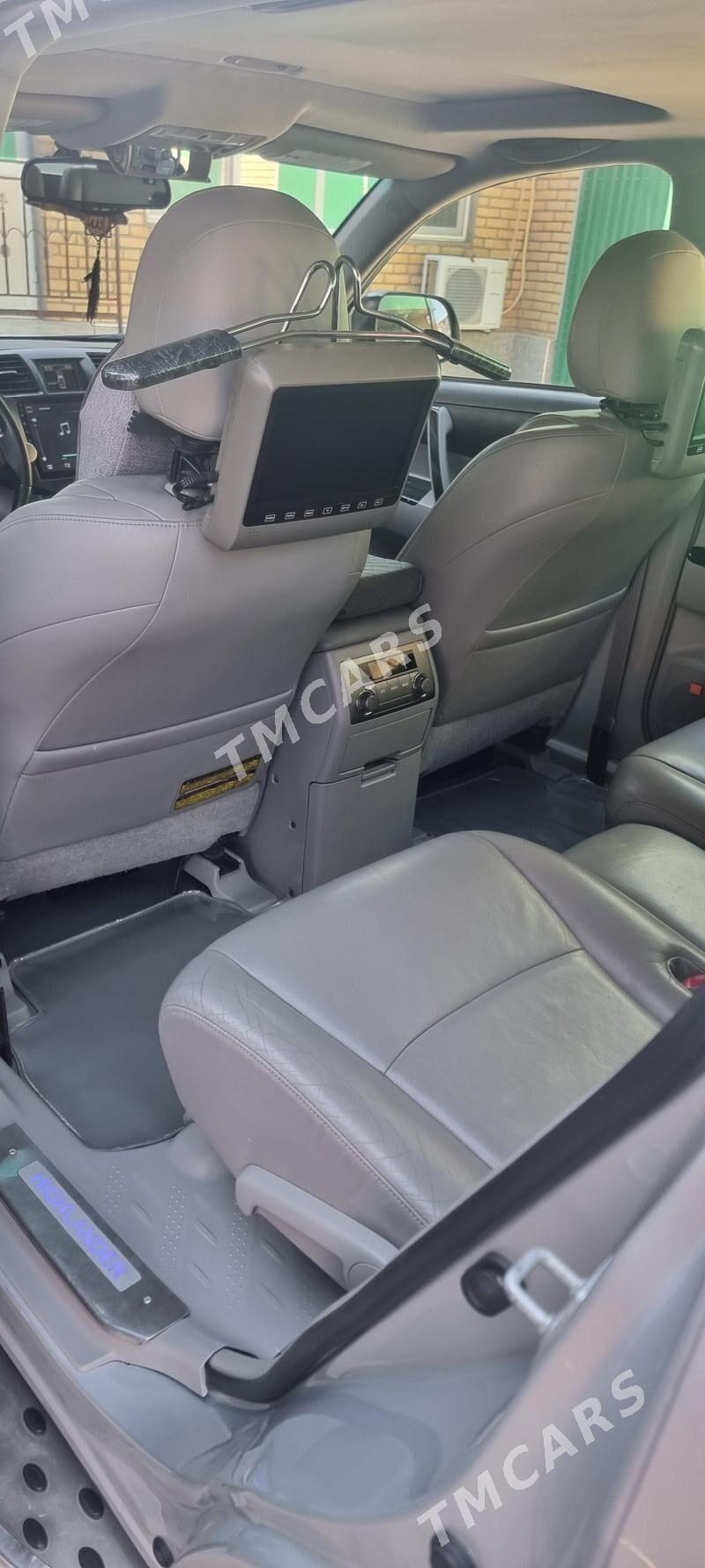 Toyota Highlander 2010 - 400 000 TMT - Халач - img 3