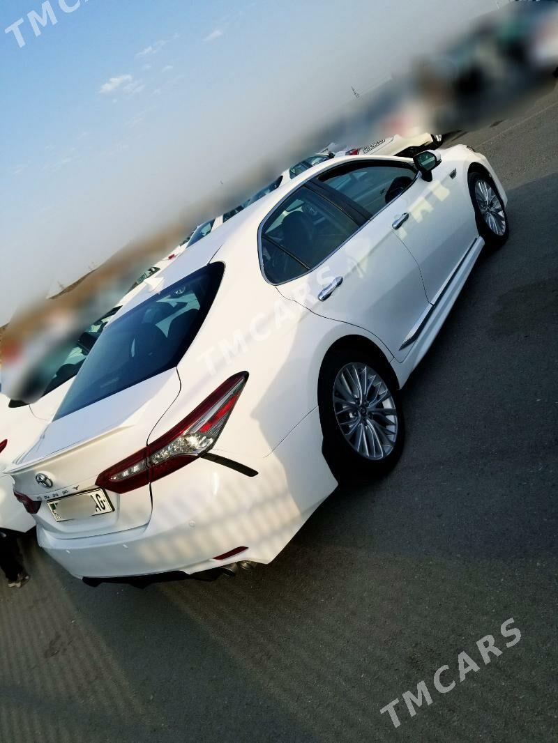 Toyota Camry 2018 - 242 000 TMT - Кëши - img 7