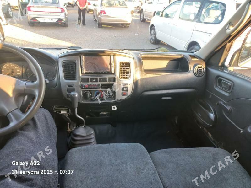 Nissan Urvan 2008 - 120 000 TMT - Мары - img 4