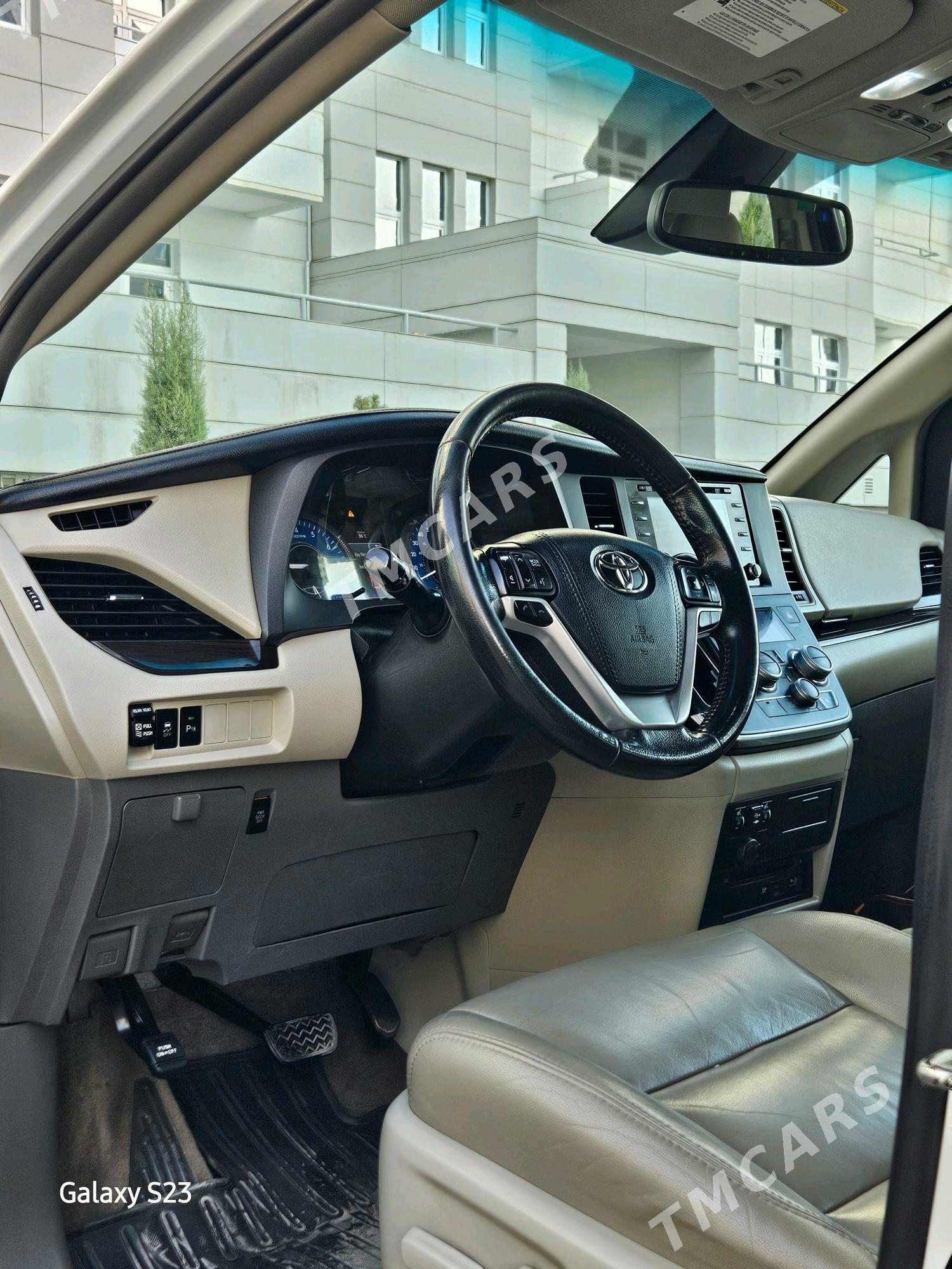 Toyota Sienna 2018 - 425 000 TMT - Мары - img 3