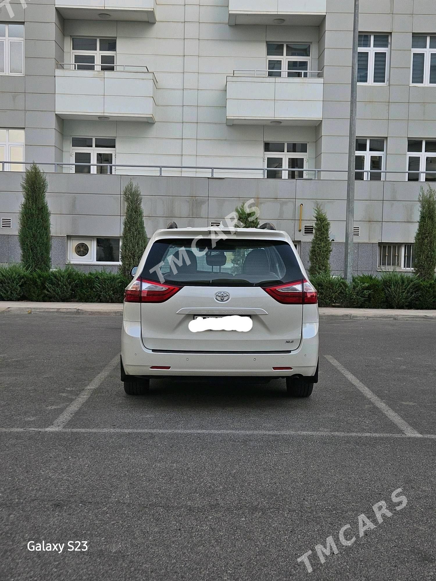 Toyota Sienna 2018 - 425 000 TMT - Мары - img 7