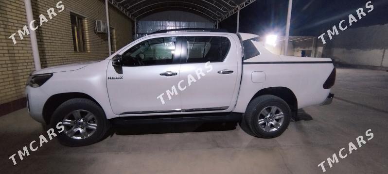Toyota Hilux 2023 - 625 000 TMT - Sarahs - img 2