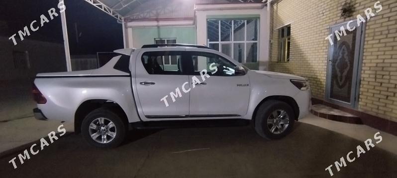 Toyota Hilux 2023 - 625 000 TMT - Sarahs - img 4