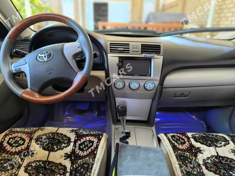 Toyota Camry 2010 - 150 000 TMT - Baýramaly - img 8