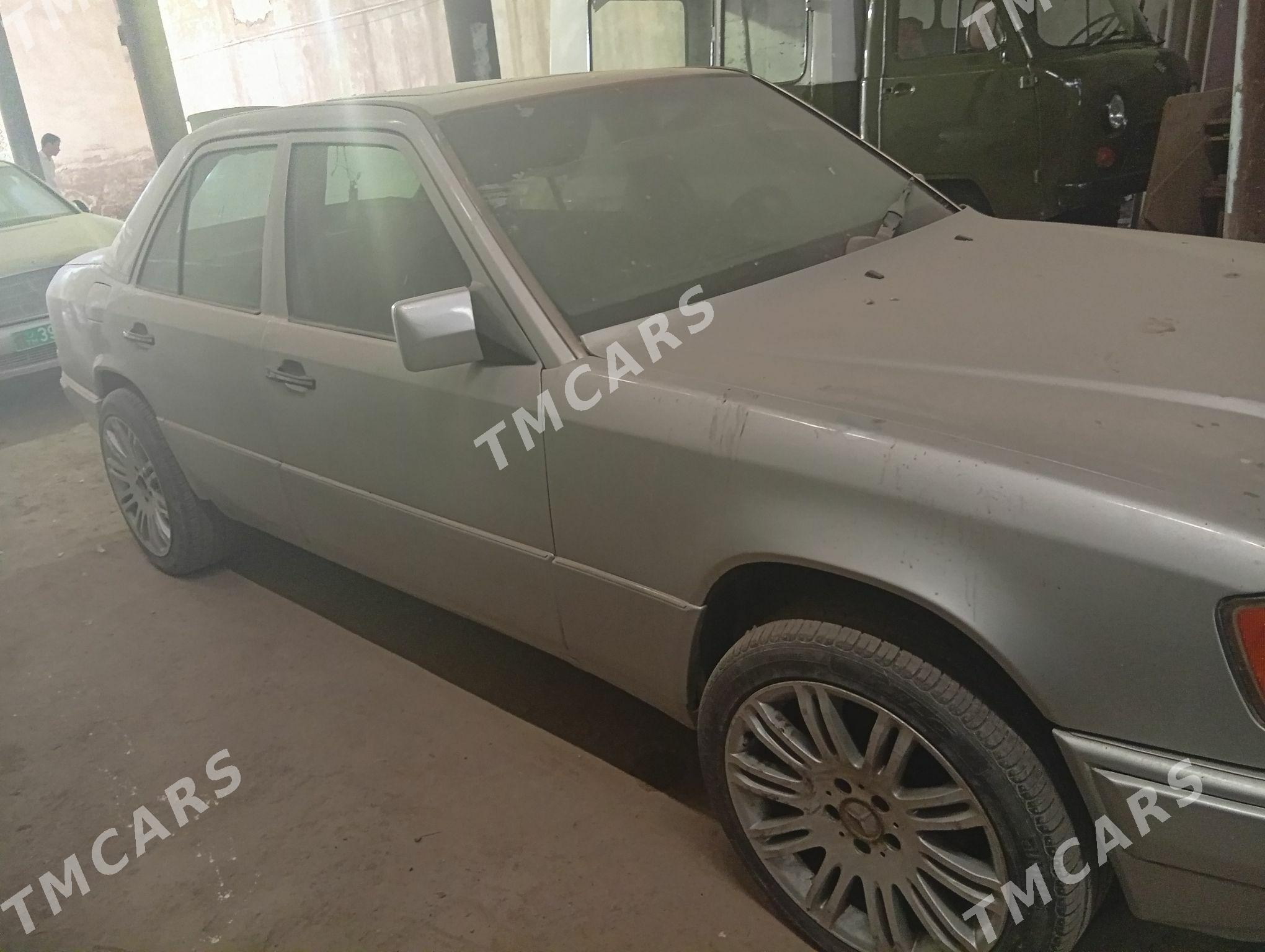Mercedes-Benz E280 1988 - 35 000 TMT - Туркменабат - img 2