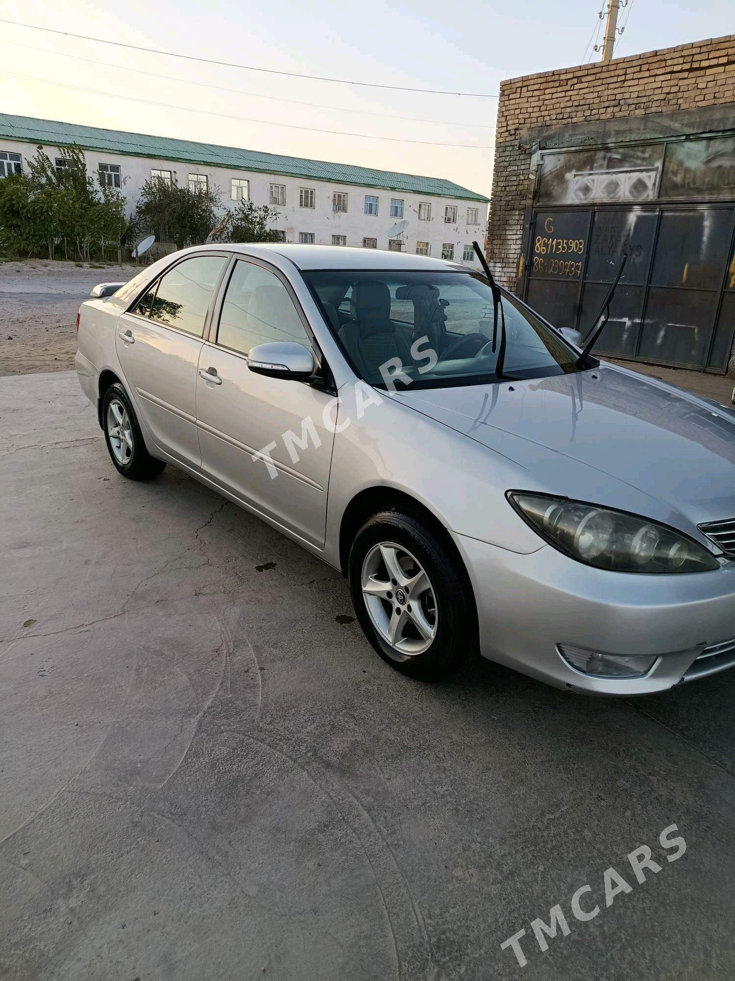 Toyota Camry 2004 - 150 000 TMT - Тагтабазар - img 2
