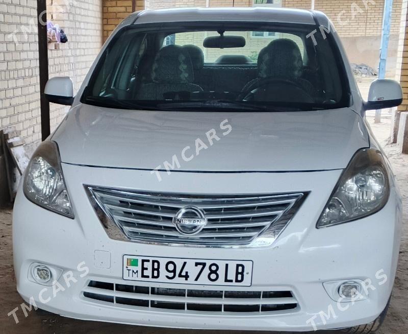 Nissan Versa 2013 - 120 000 TMT - Фарап - img 2