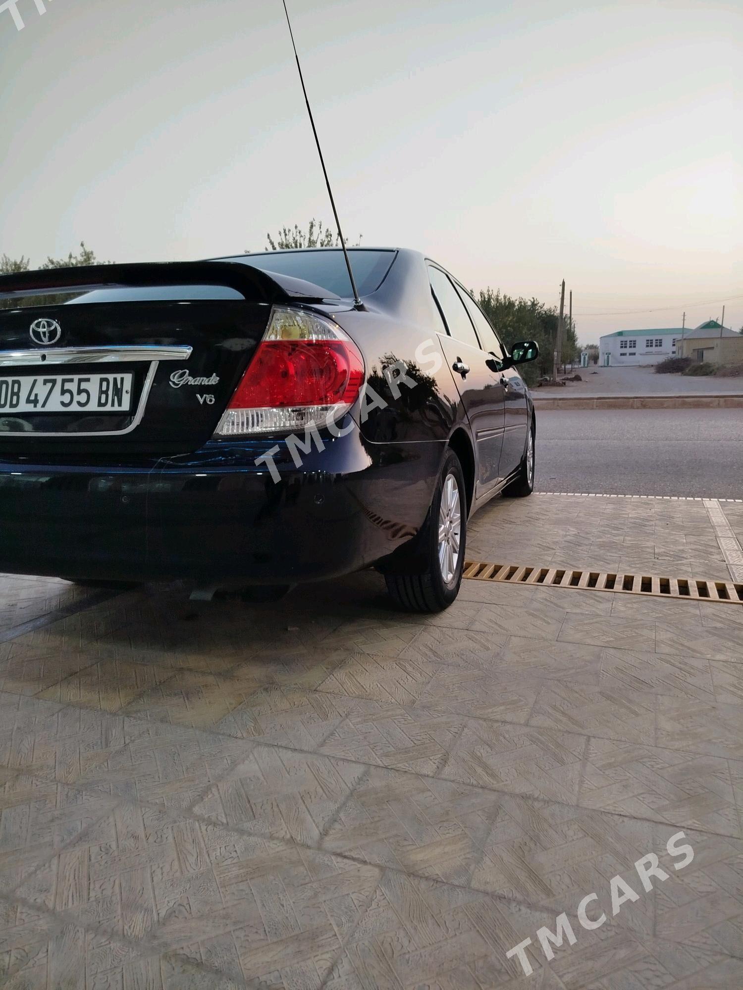 Toyota Camry 2003 - 200 000 TMT - Бабадайхан - img 3