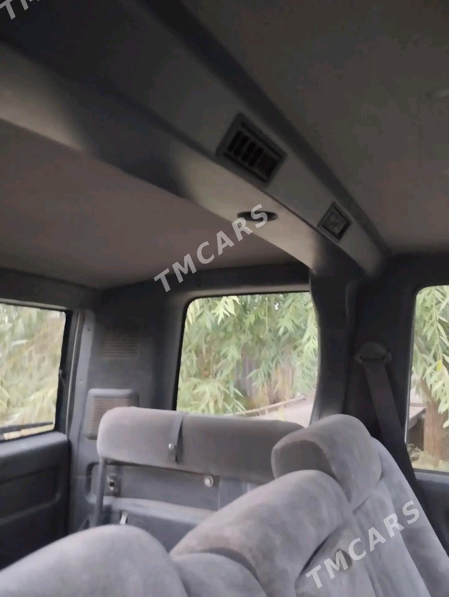 Isuzu Trooper 2002 - 80 000 TMT - Daşoguz - img 9