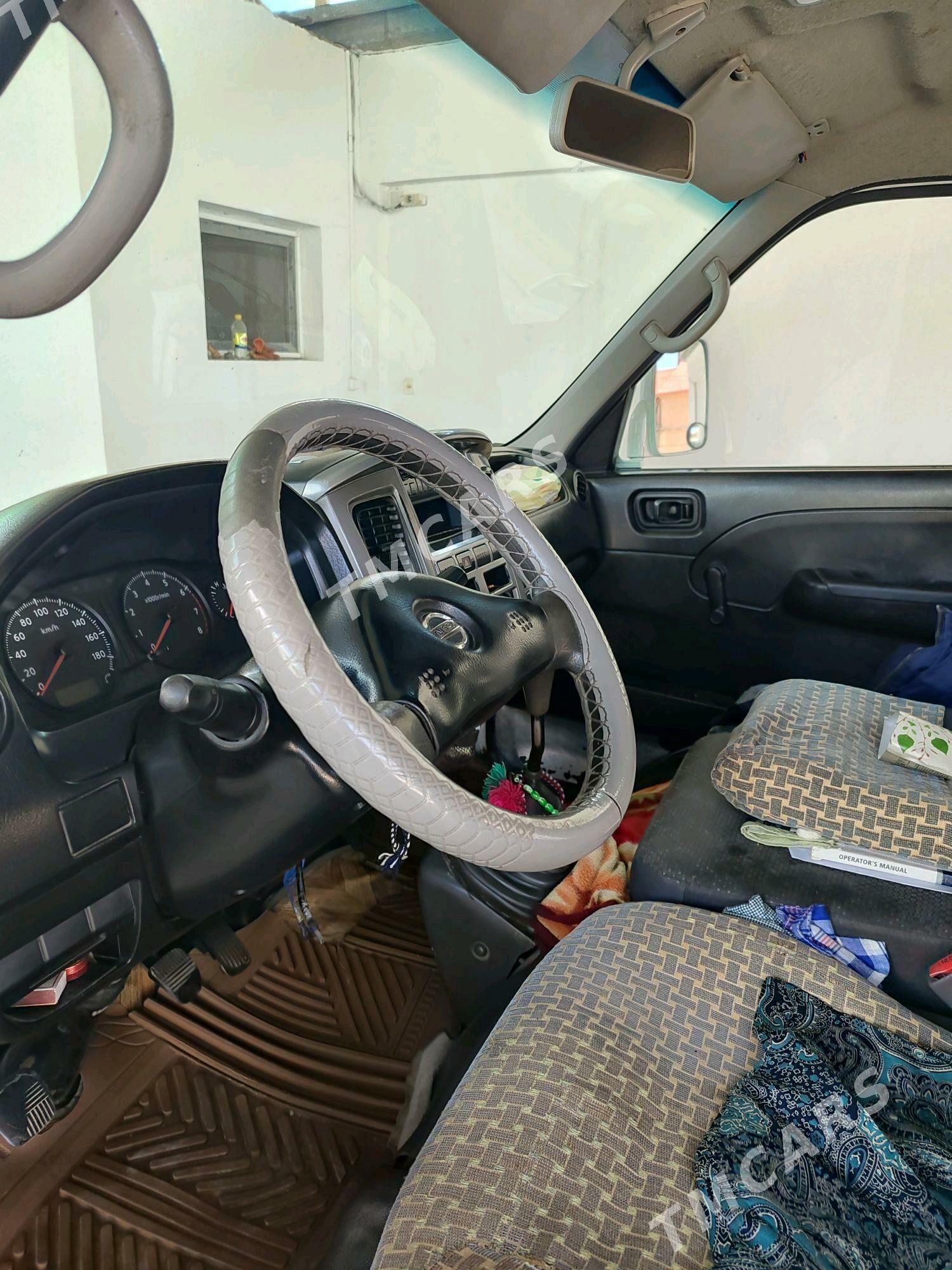 Nissan Urvan 2008 - 160 000 TMT - Туркменбаши - img 2