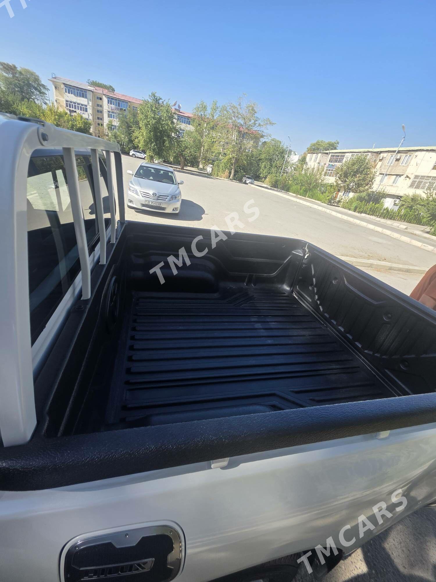 Toyota Hilux 2025 - 667 000 TMT - Ашхабад - img 7
