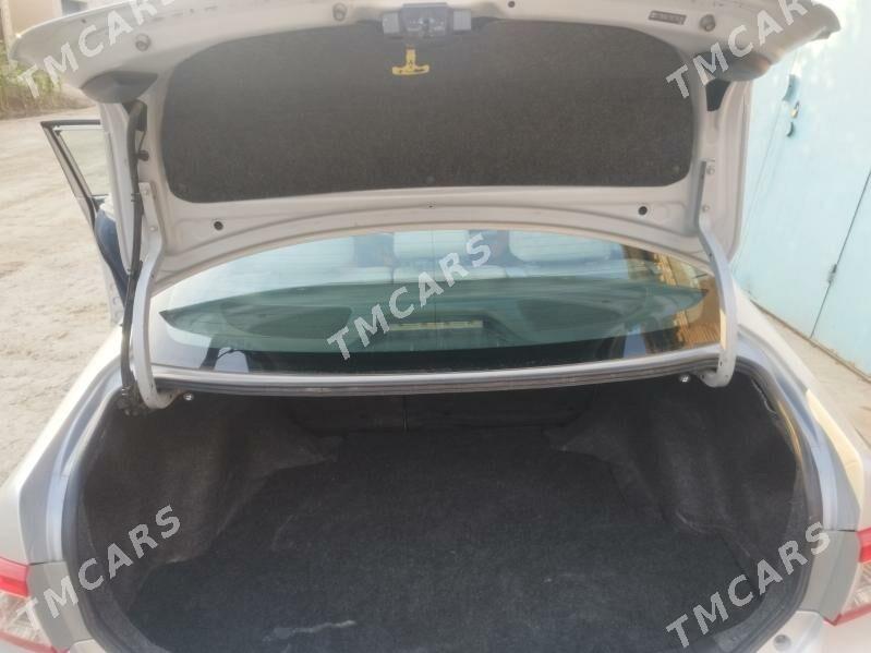 Toyota Corolla 2011 - 160 000 TMT - Дашогуз - img 4
