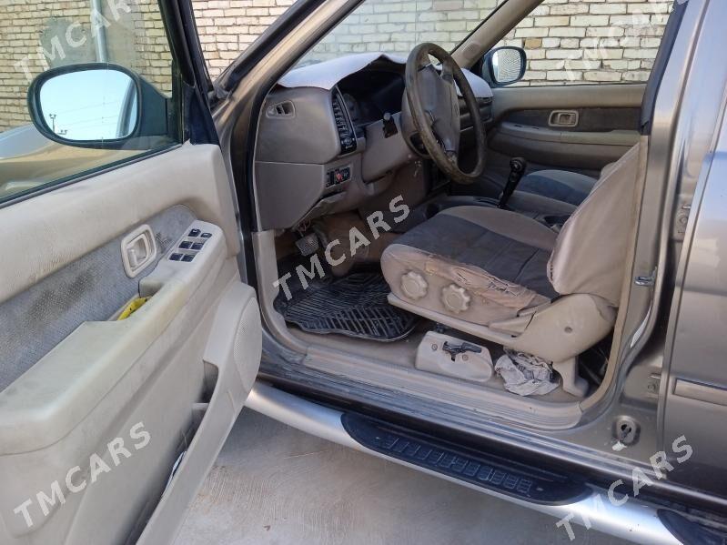 Nissan Pathfinder 2001 - 45 000 TMT - Байрамали - img 2