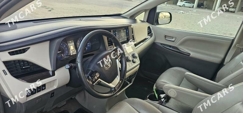 Toyota Sienna 2016 - 390 000 TMT - Халач - img 9