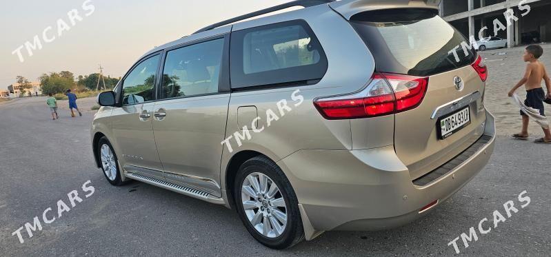 Toyota Sienna 2016 - 390 000 TMT - Халач - img 3