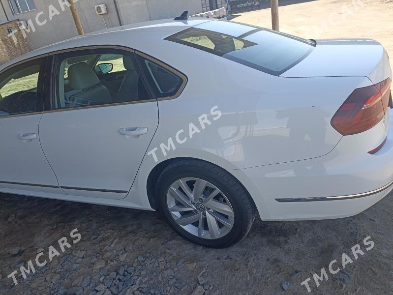 Volkswagen Passat 2018 - 300 000 TMT - Daşoguz - img 3