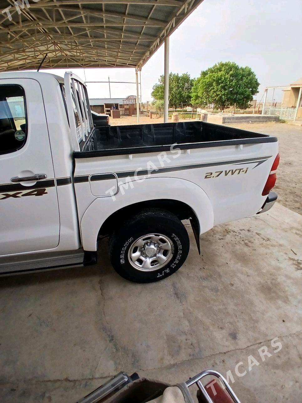 Toyota Hilux 2012 - 310 000 TMT - Etrek - img 2