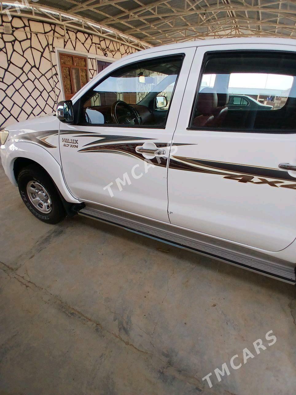 Toyota Hilux 2012 - 310 000 TMT - Etrek - img 3