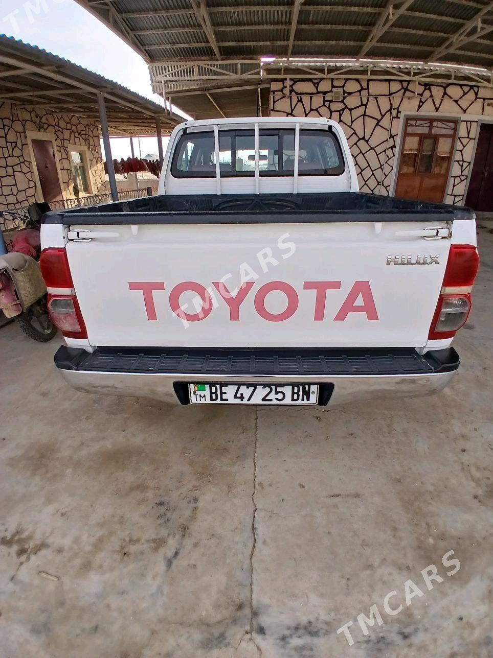 Toyota Hilux 2012 - 310 000 TMT - Etrek - img 4