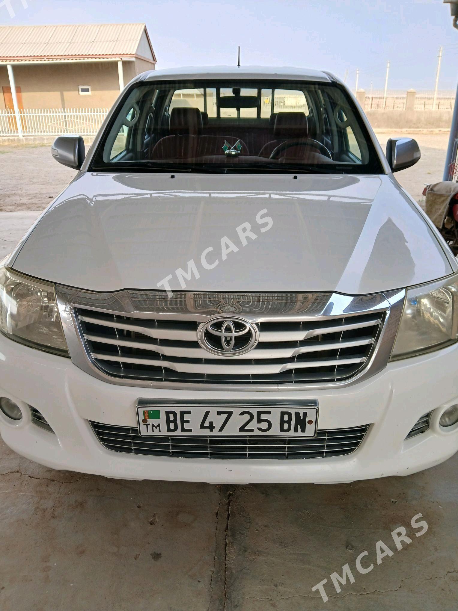 Toyota Hilux 2012 - 310 000 TMT - Etrek - img 7