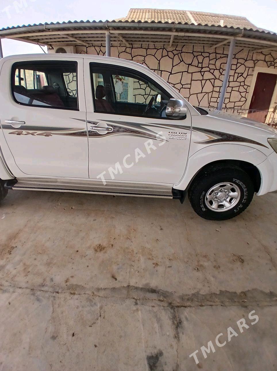 Toyota Hilux 2012 - 310 000 TMT - Etrek - img 6