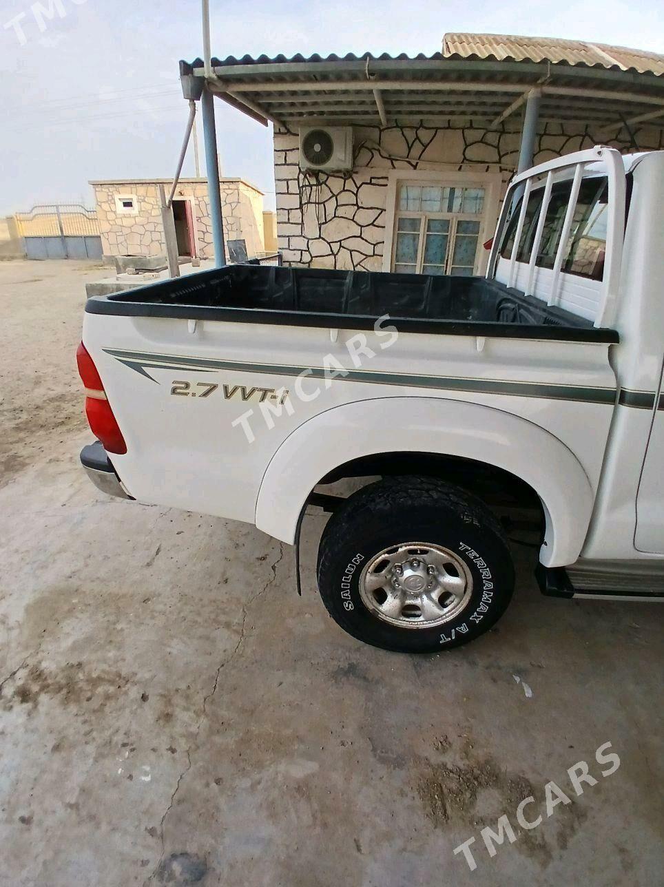 Toyota Hilux 2012 - 310 000 TMT - Etrek - img 5