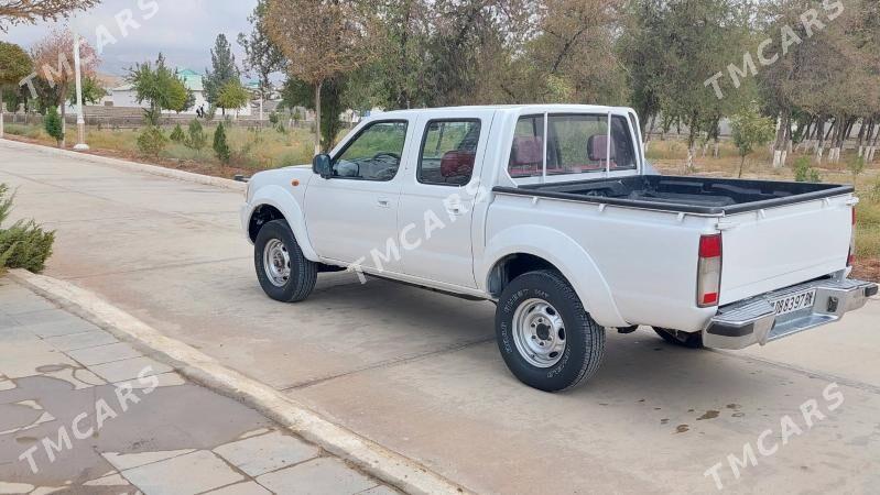 Nissan Navara 2011 - 128 000 TMT - Махтумкули - img 2
