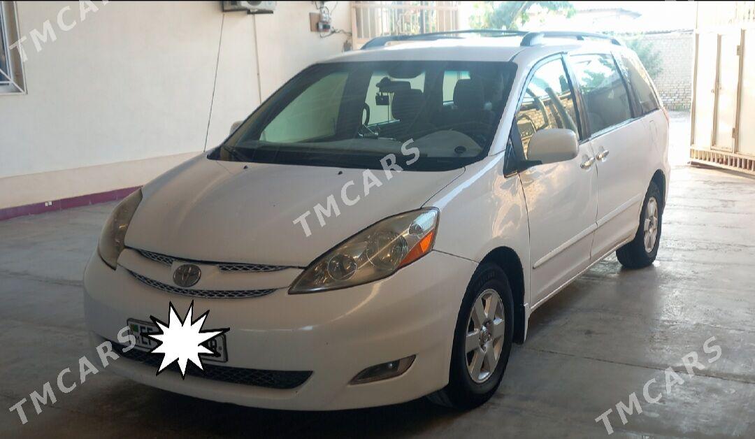 Toyota Sienna 2009 - 230 000 TMT - Мары - img 4