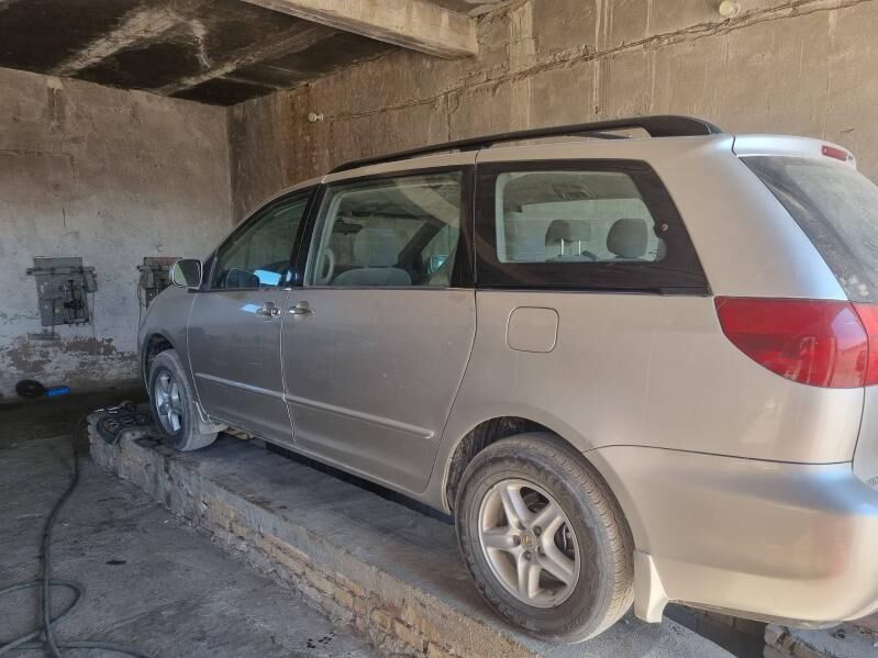 Toyota Sienna 2004 - 220 000 TMT - Кёнеургенч - img 2