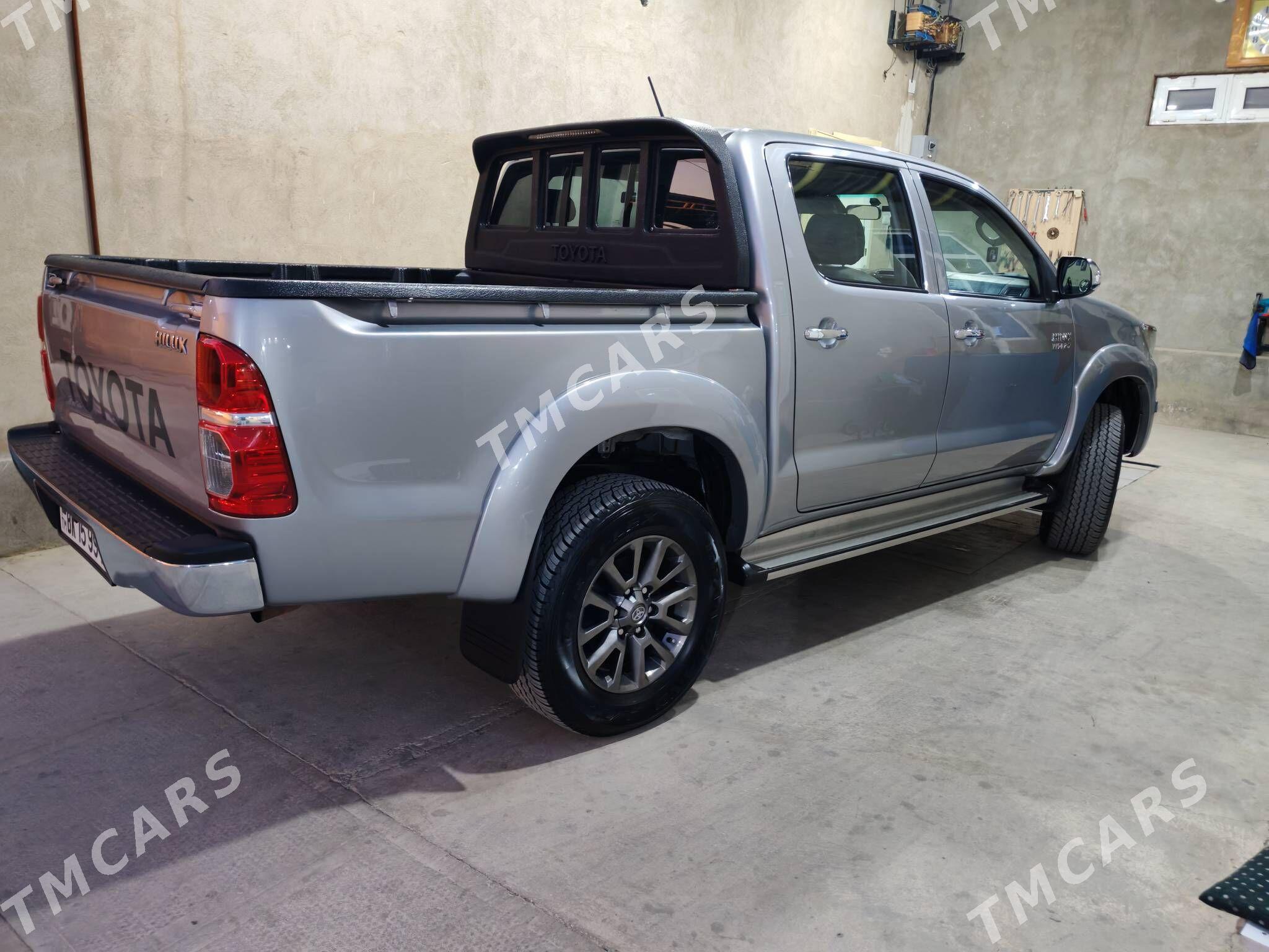 Toyota Hilux 2015 - 410 000 TMT - Хазар - img 4