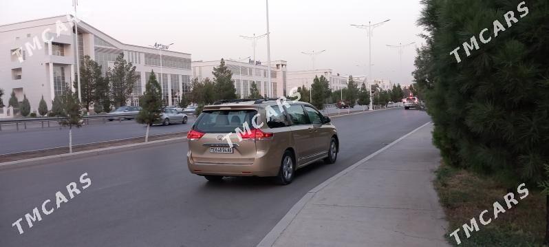 Toyota Sienna 2010 - 270 000 TMT - Aşgabat - img 3