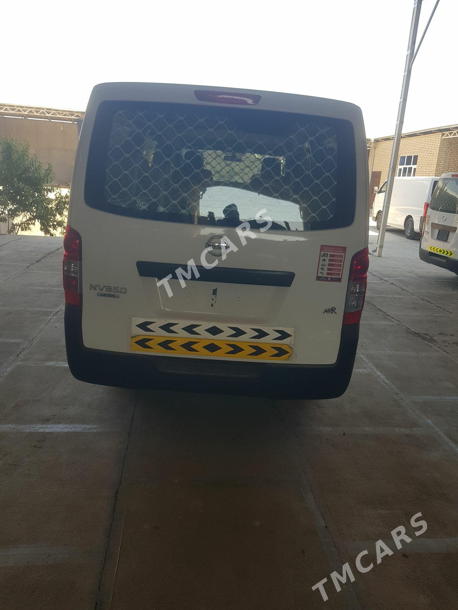 Nissan Urvan 2021 - 320 000 TMT - Wekilbazar - img 2