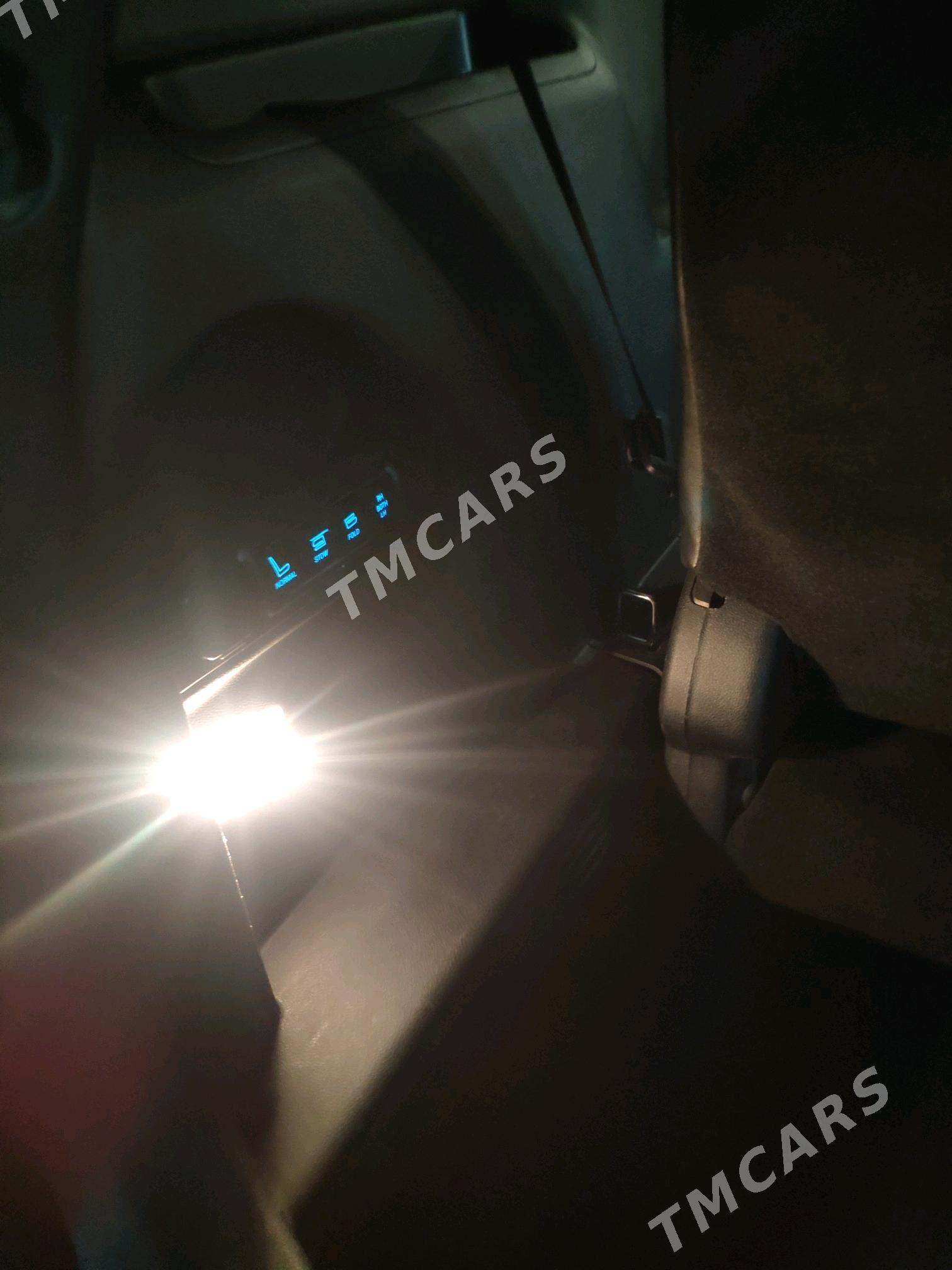 Ford Explorer 2019 - 340 000 TMT - Туркменабат - img 8