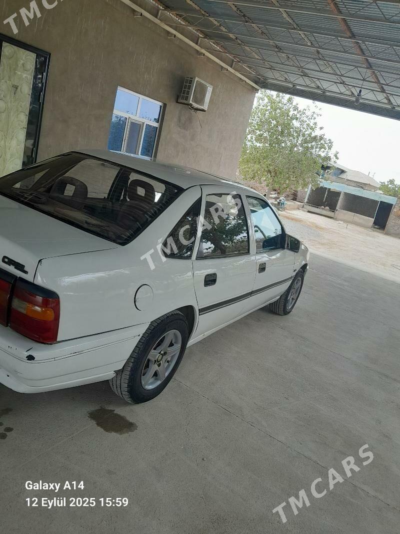 Opel Vectra 1989 - 32 000 TMT - Бахарден - img 3