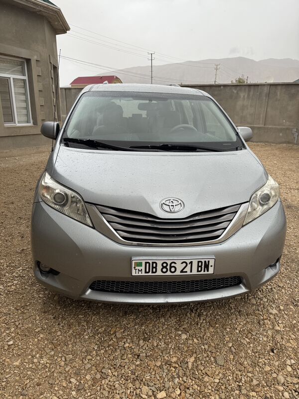 Toyota Sienna 2011 - 310 000 TMT - Балканабат - img 7