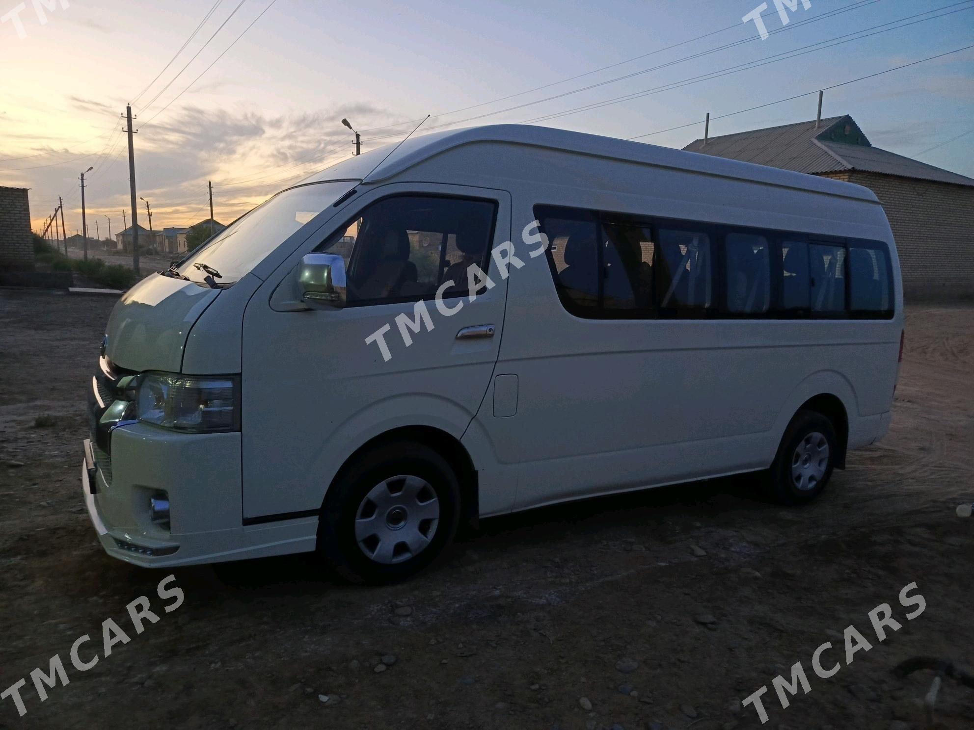 Toyota Hiace 2012 - 250 000 TMT - Babadaýhan - img 2