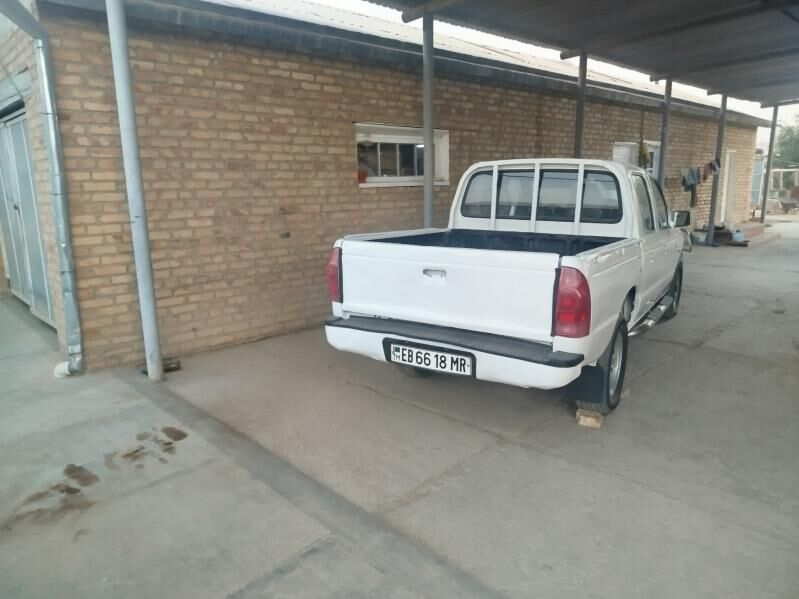 Toyota Hilux 2002 - 60 000 TMT - Сакарчага - img 3