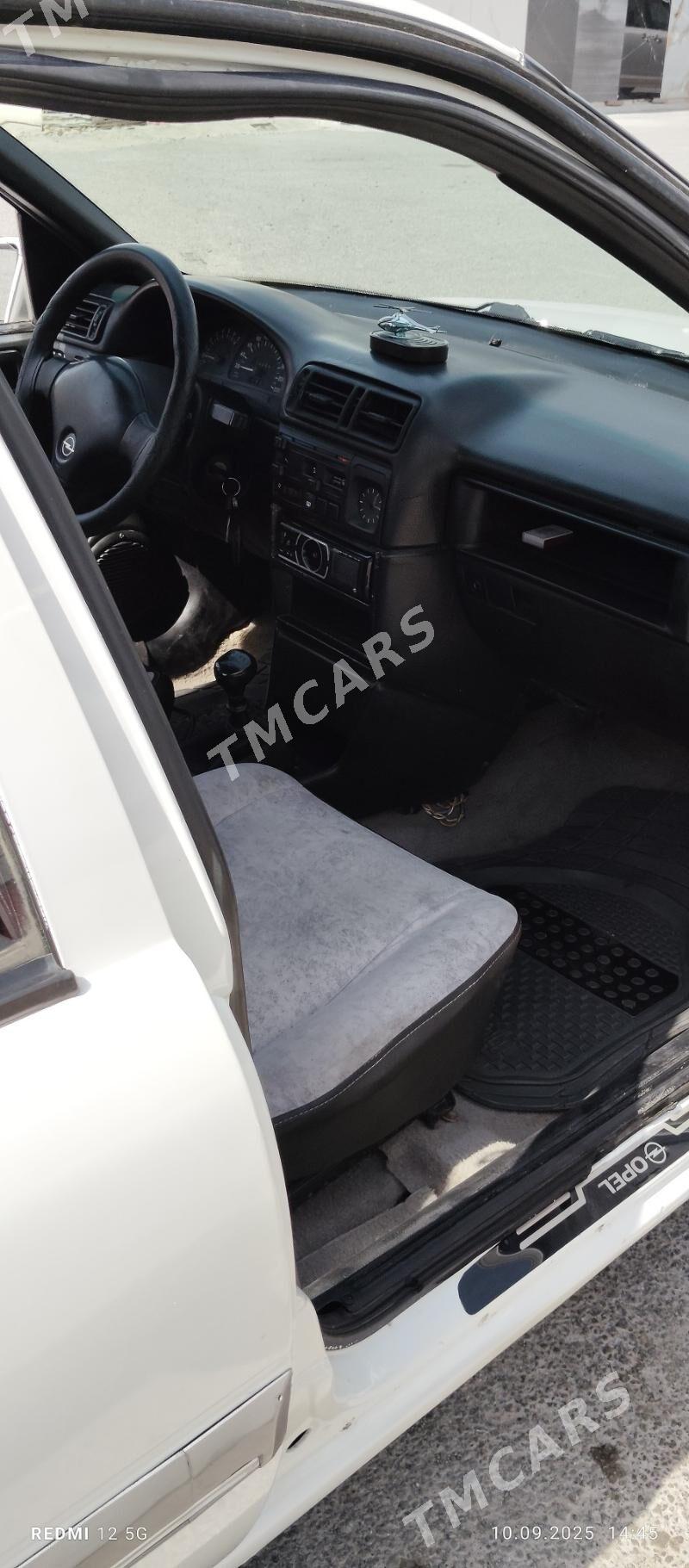 Opel Vectra 1991 - 34 000 TMT - Hitrowka - img 6
