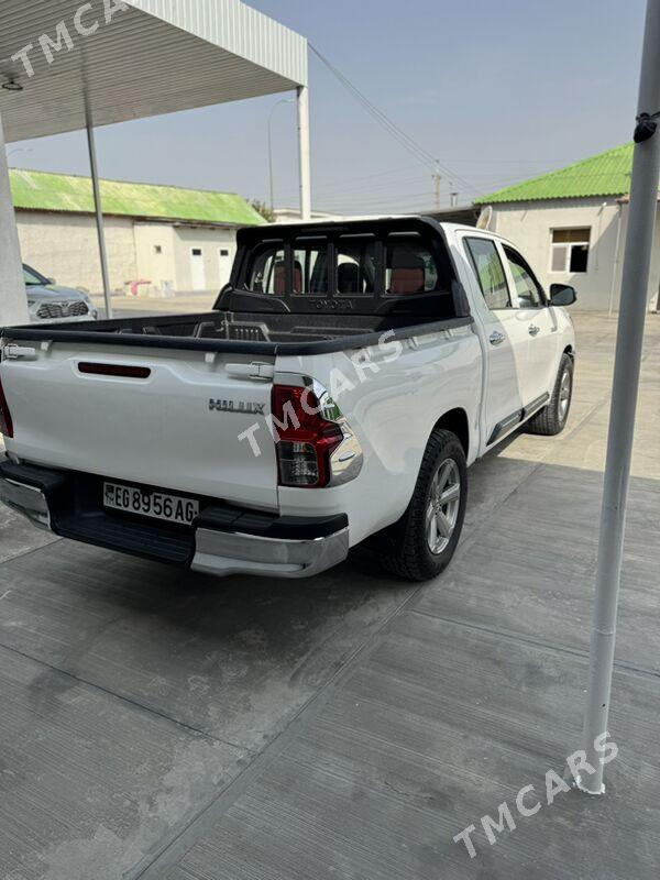 Toyota Hilux 2022 - 440 000 TMT - Aşgabat - img 4
