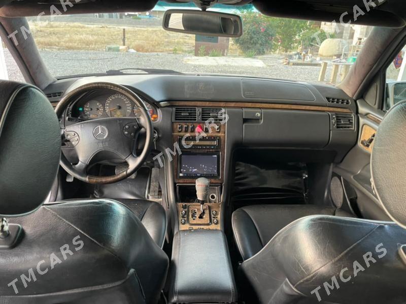 Mercedes-Benz E430 2000 - 115 000 TMT - Бахарден - img 2