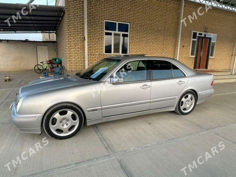 Mercedes-Benz E430 2000 - 115 000 TMT - Бахарден - img 4