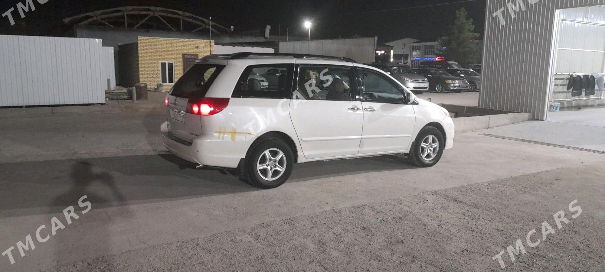 Toyota Sienna 2006 - 230 000 TMT - Мары - img 4