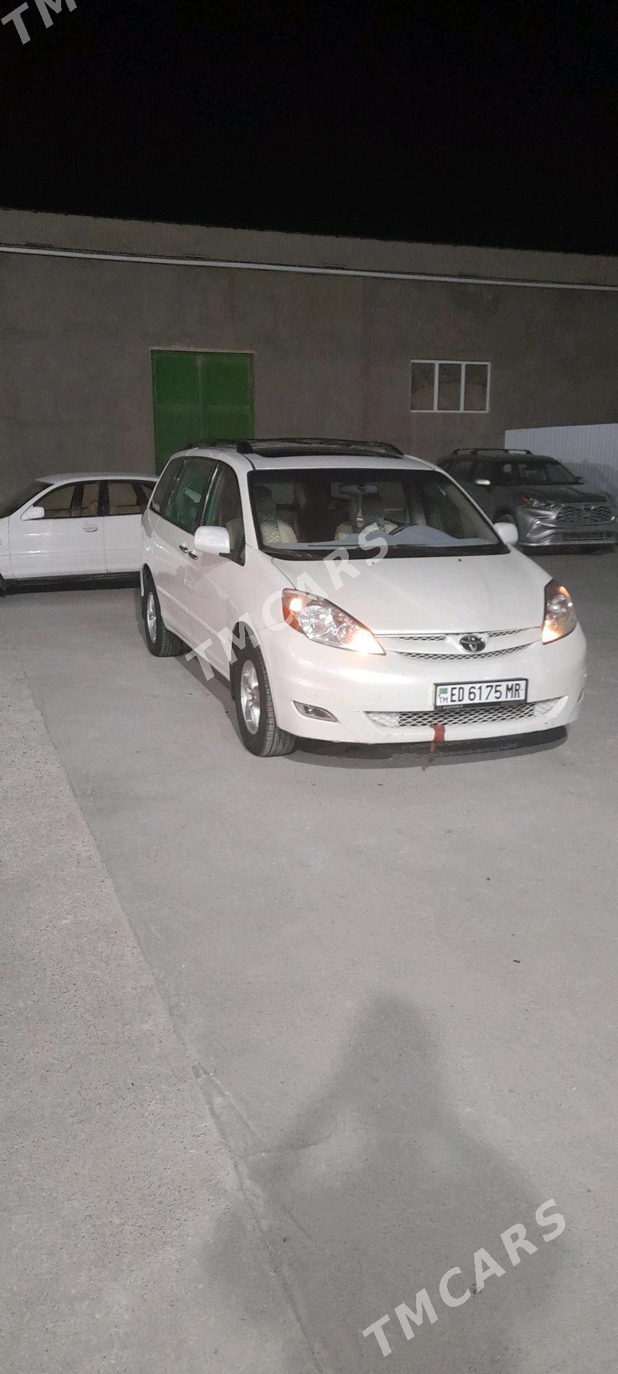 Toyota Sienna 2006 - 230 000 TMT - Мары - img 5