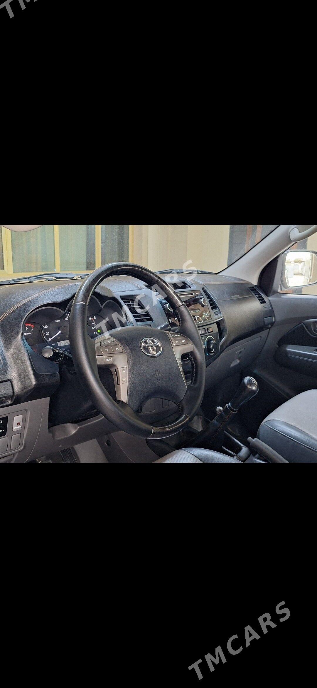 Toyota Hilux 2014 - 350 000 TMT - Балканабат - img 4