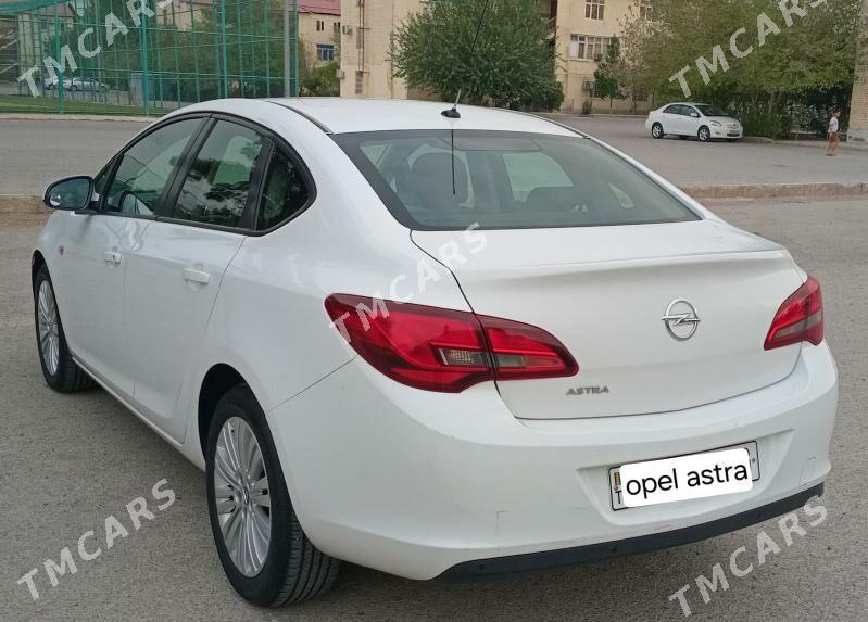 Opel Astra 2013 - 135 000 TMT - Aşgabat - img 3