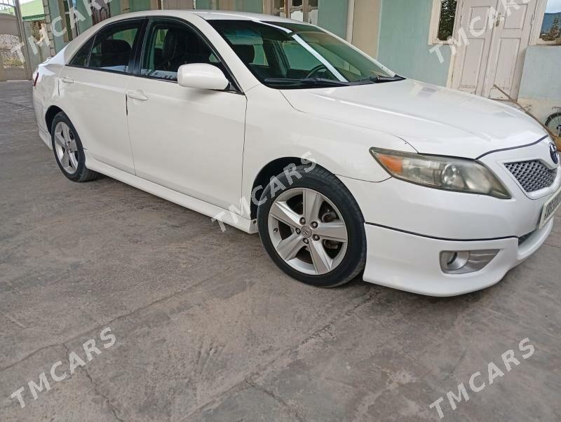 Toyota Camry 2010 - 195 000 TMT - Бузмеин - img 3