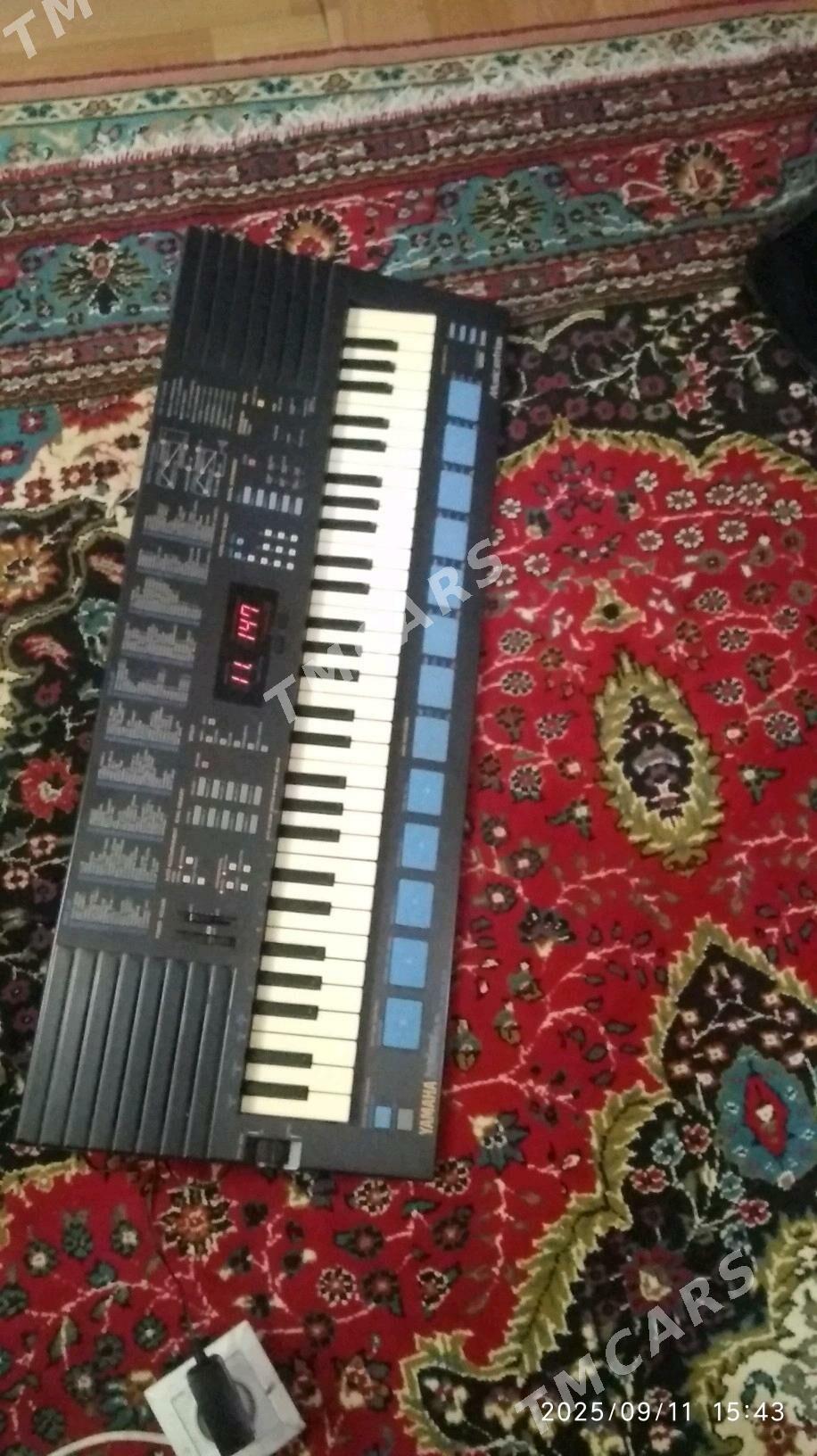 Yamaha PSR 689 - Балканабат - img 1