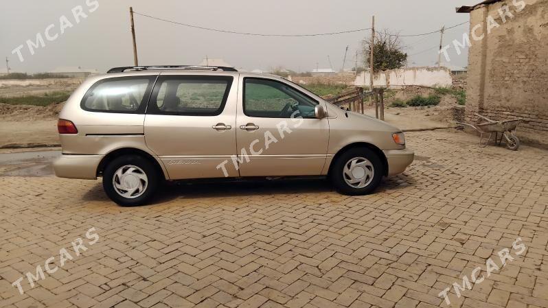 Toyota Sienna 2000 - 140 000 TMT - Türkmengala - img 2