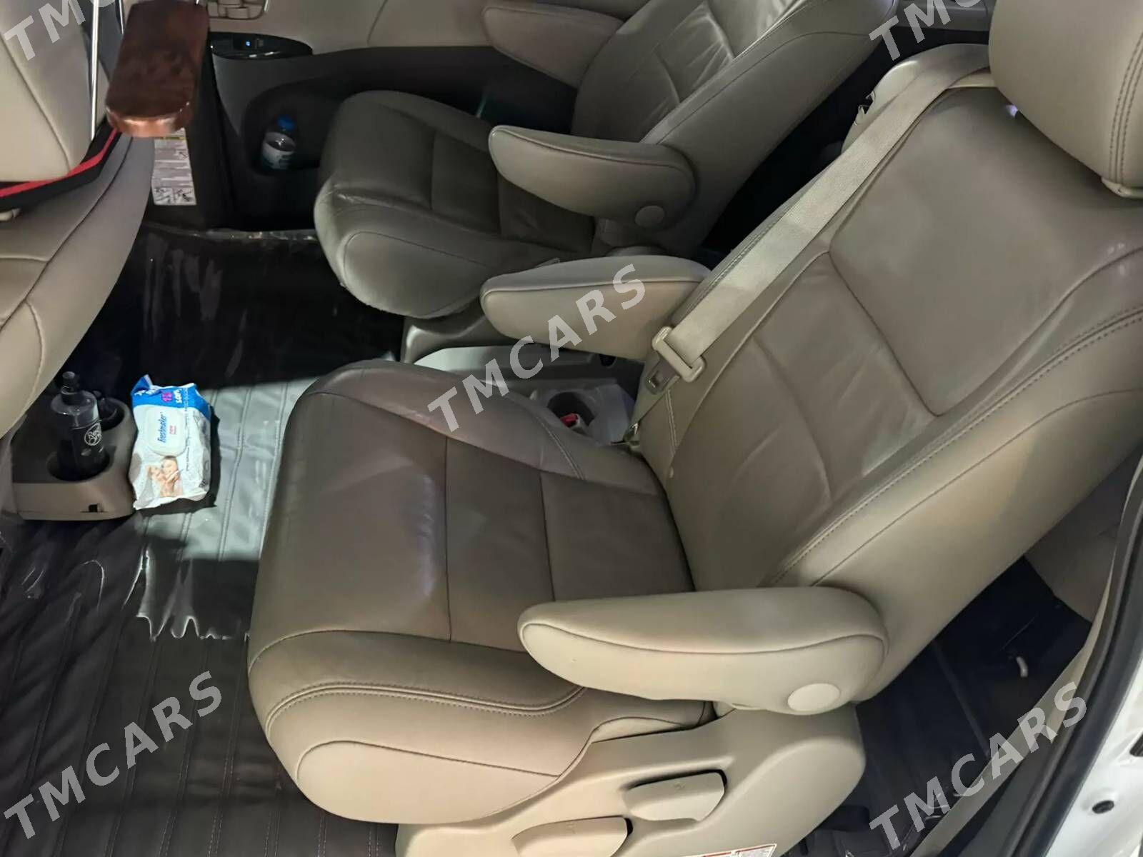 Toyota Sienna 2016 - 400 000 TMT - Балканабат - img 6